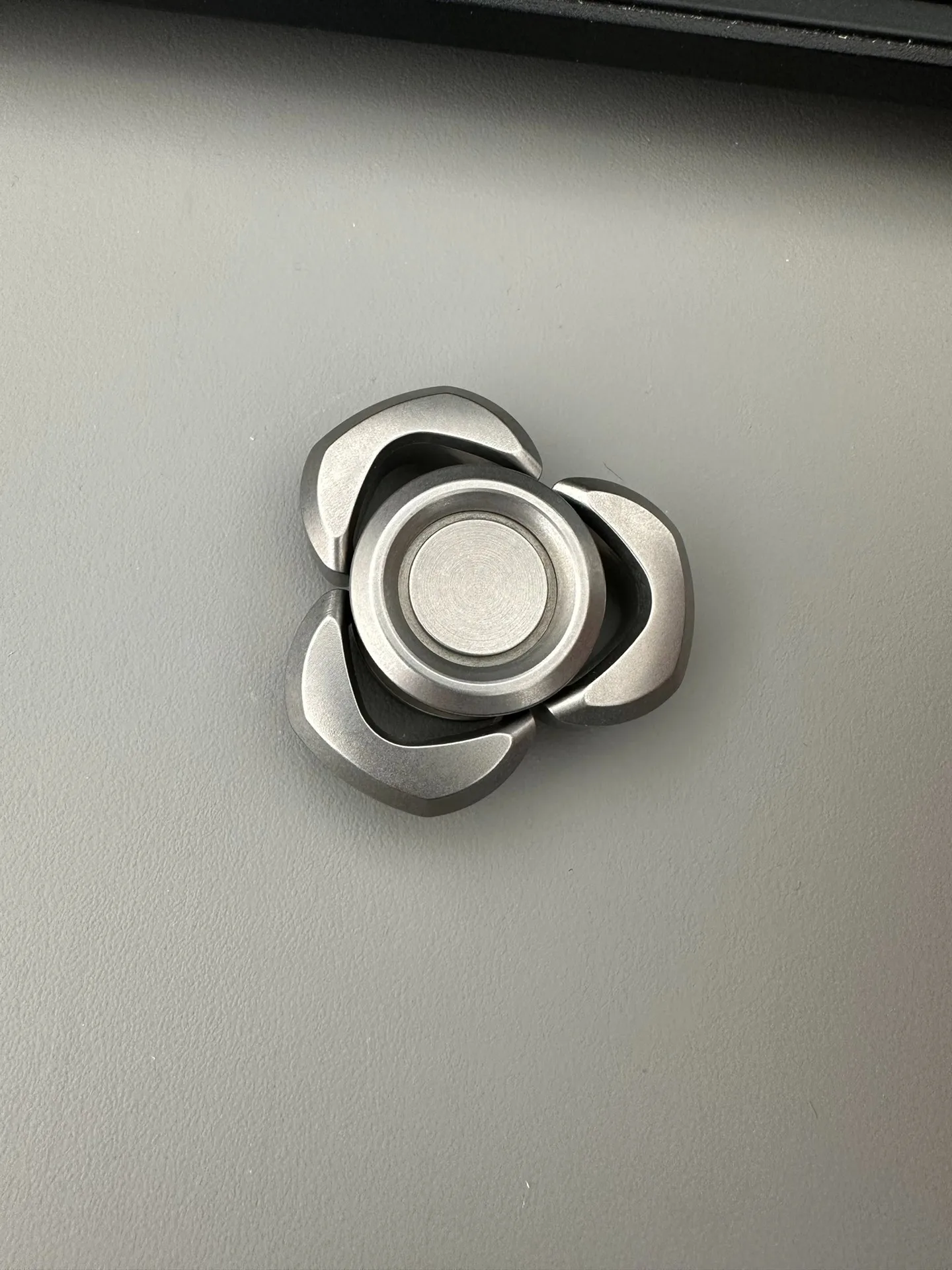 

FFEDC Moonlight Fingertip Gyroscope, Tungsten Alloy Stone Wash