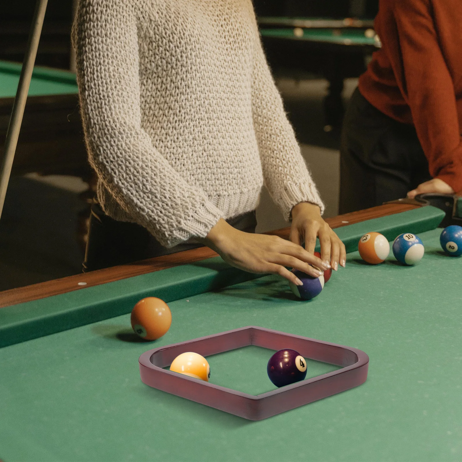 رف مثلث خشبي 9 شكل كروي لطاولة حمام السباحة 2-1/4 بوصة حامل كرة بلياردو تصميم عتيق من الخشب الصلب لحمام السباحة