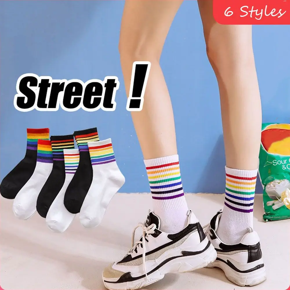 Sport Trendy Gestreifte Frauen Streetwear Regenbogen Baumwolle Socken Frauen Socken Rohr Socke Mittelrohr