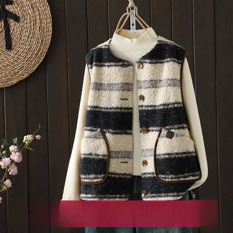 

Warm Faux eepskin Vest with Single Row Buttons And Striped Design in Contrast Colors Retro Sle Polyester Fiber 2025 Winter