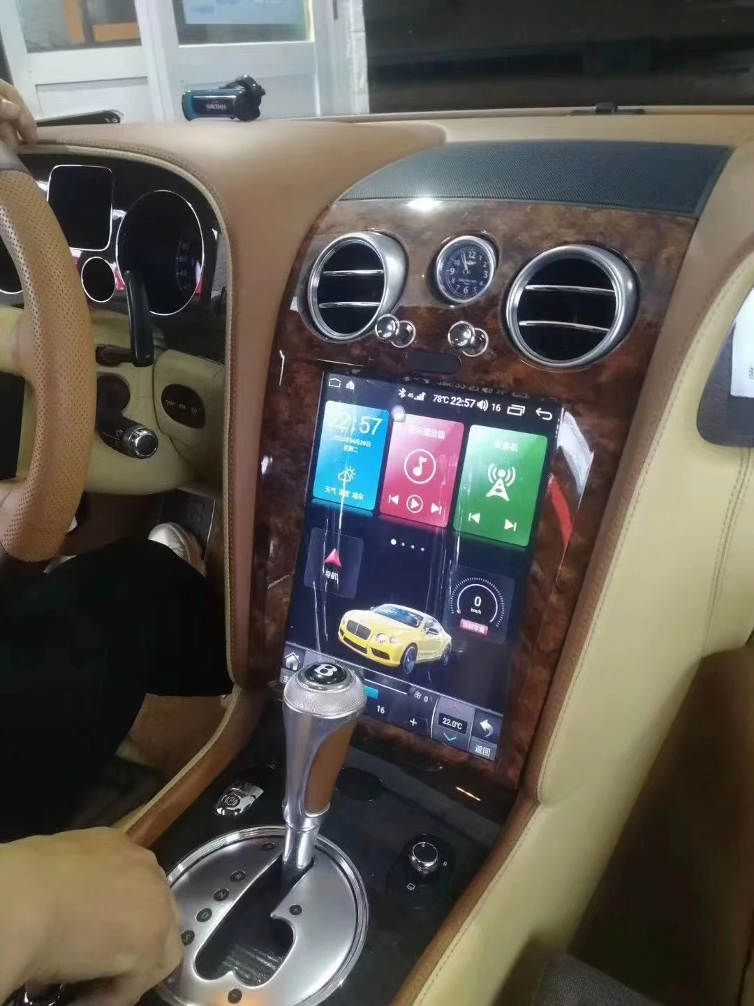 9,7-calowy ekran dotykowy IPS dla Bentley Continental 2005-2012 ze sterowaniem głosowym Carplay Android Dash Navigation Auto Radio