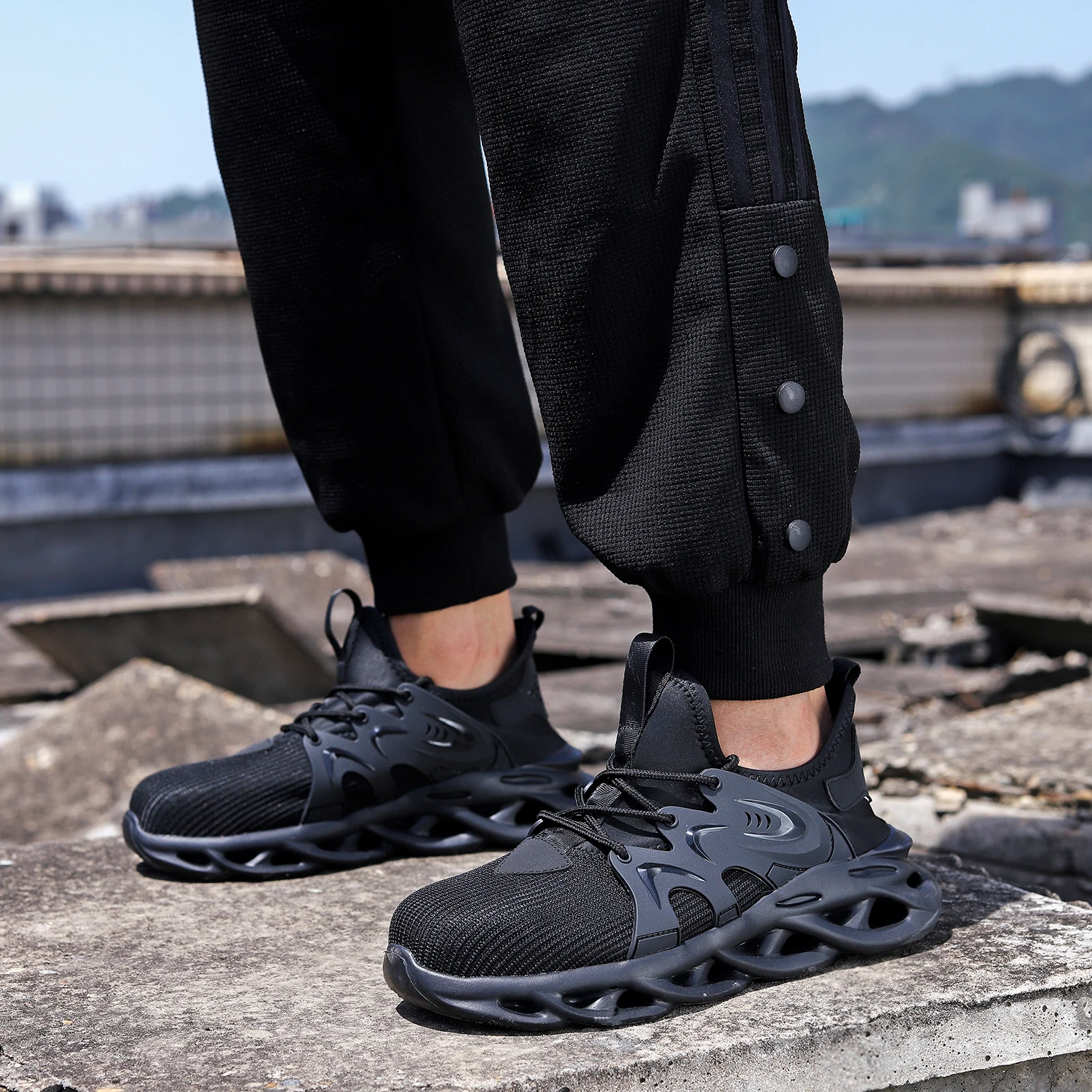 Steel Toe Safety Shoes Men, Anti-Puncture Anti-Smash Non Slip Industrial Work Boots Lightweight Breathable Protective Shoes