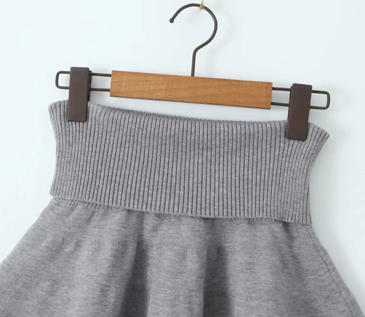 新しい秋のファッションカジュアルハイウエストニットソリッドカラースリムフィット伸縮性ウエスト膝上、ミニスカート、3色