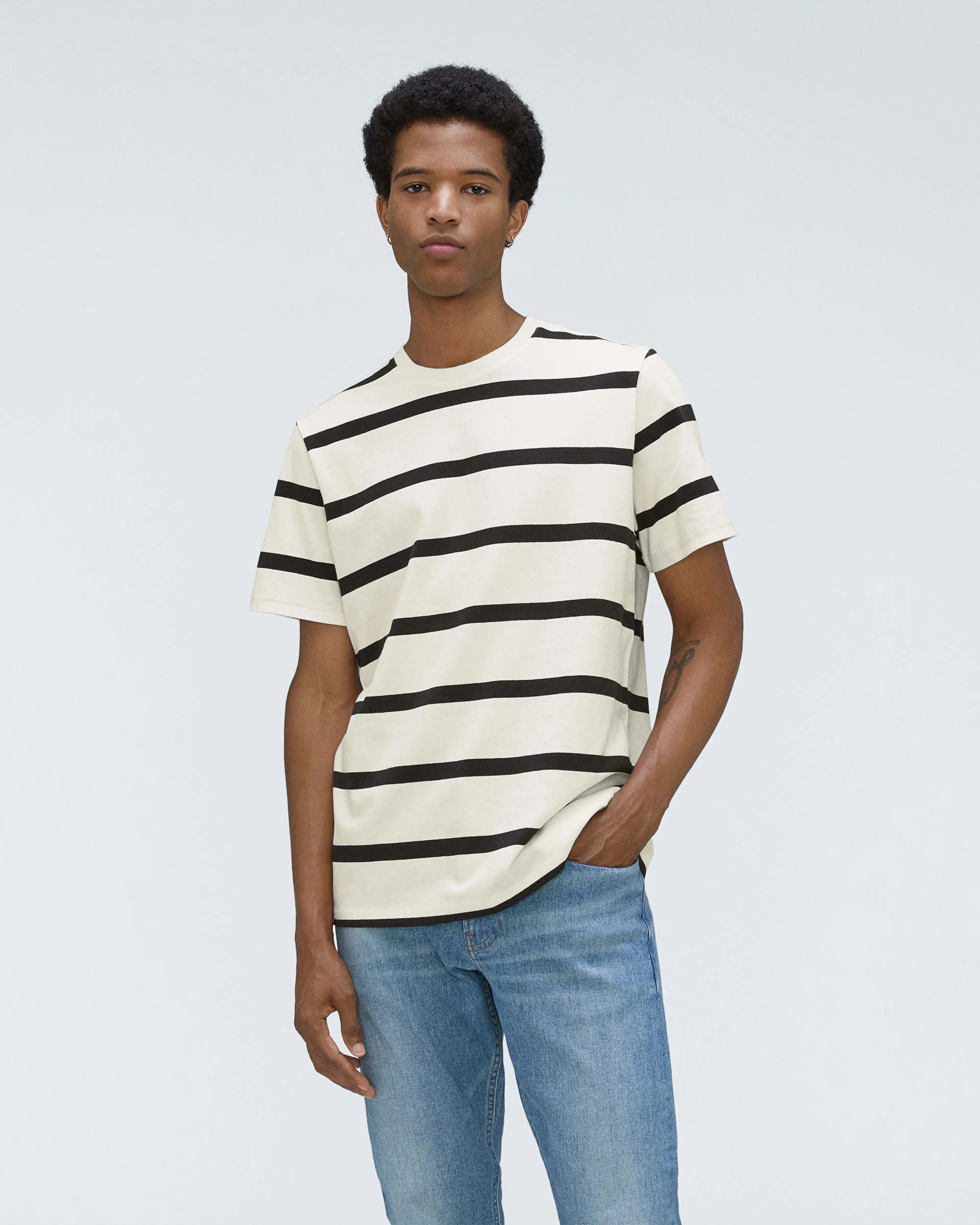 

Новинка 2025, повседневная полосатая футболка Ort Sve, женская футболка в консервативном стиле, белая, для колледжа, весна-лето, Новое поступление, мото с прямым вырезом