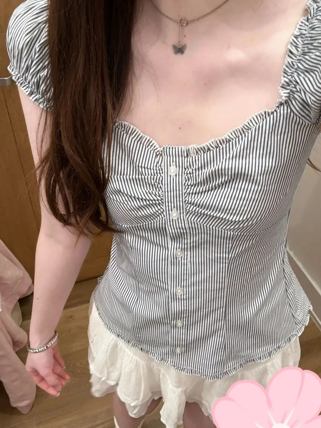 Sweet Lace Bubble ort Sve V-Ne irt Women's Summer Slimming Design Korean Sle Cotton Top ort Length Button Detail