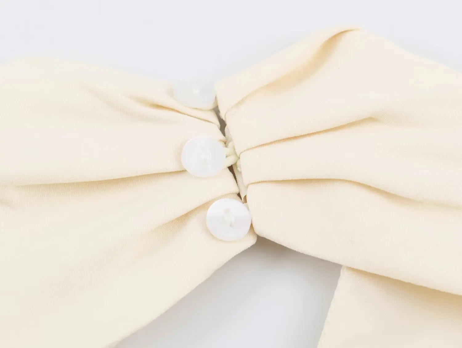 BSAY Damen-Cocktail-Party-Tanktop mit Kreuzhalterhals, doppelreihiger Knopfleiste, kontrastierenden schwarzen Knöpfen, Frontschlitz, ärmellos und Rückenband zum Binden. – Detail 11