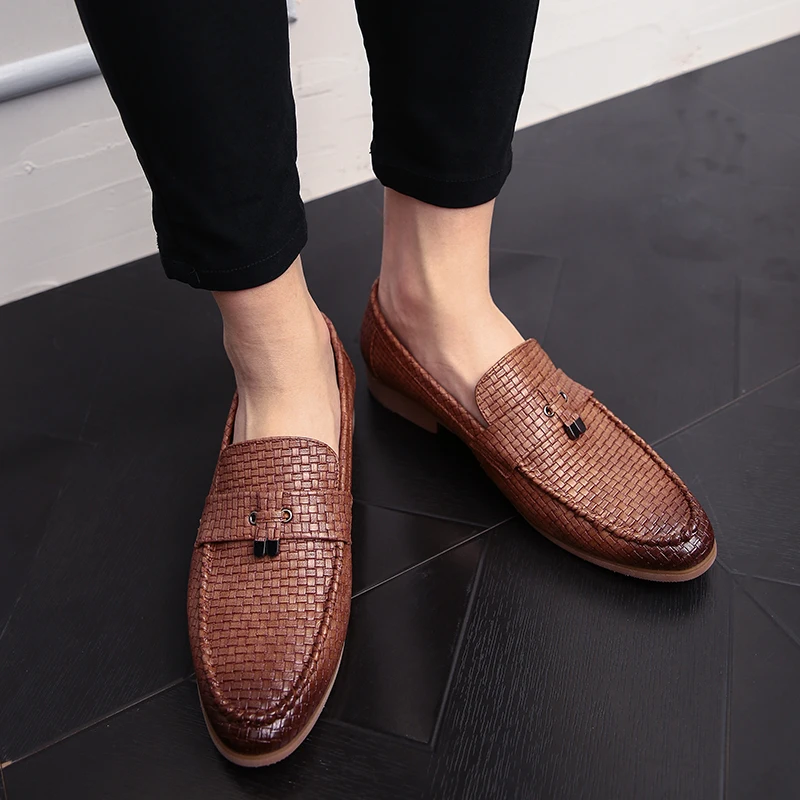 

Korean version of the trend men's hair stylist pointed shoes British casual retro small leather shoes nightclub fashion shoes