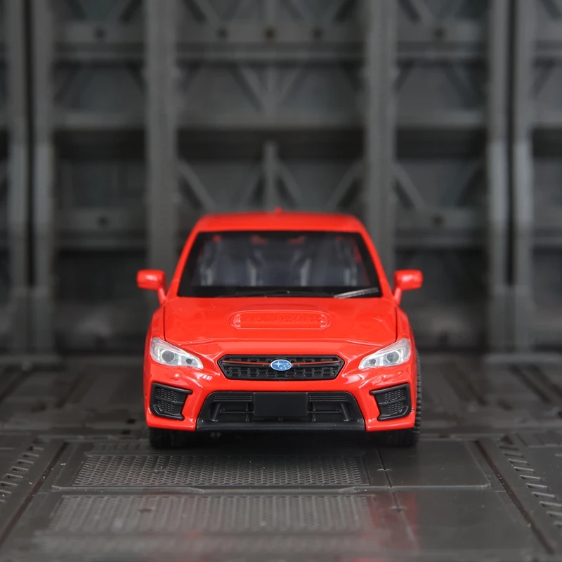 1:30 WRX STI puertas de coche modelo de carreras de aleación y capó de motor, el maletero se puede abrir tiene funciones de sonido y iluminación simuladas