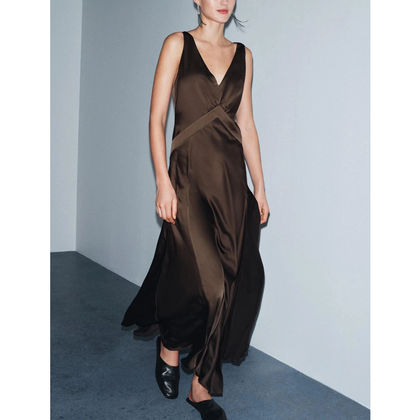 겨울 신상 여성용 롱 실크 새틴 느낌 A라인 드레스 슬릿 시티 출퇴근 요정 스커트 스타일 민소매 폴리에스터 00%