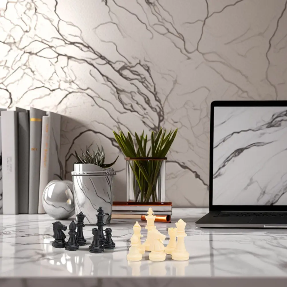 

Набор из 32 пластиковых шахматных фигур: Изысканное исполнение для школьного обучения и домашних развлечений, уникальный опыт игры в шахматы