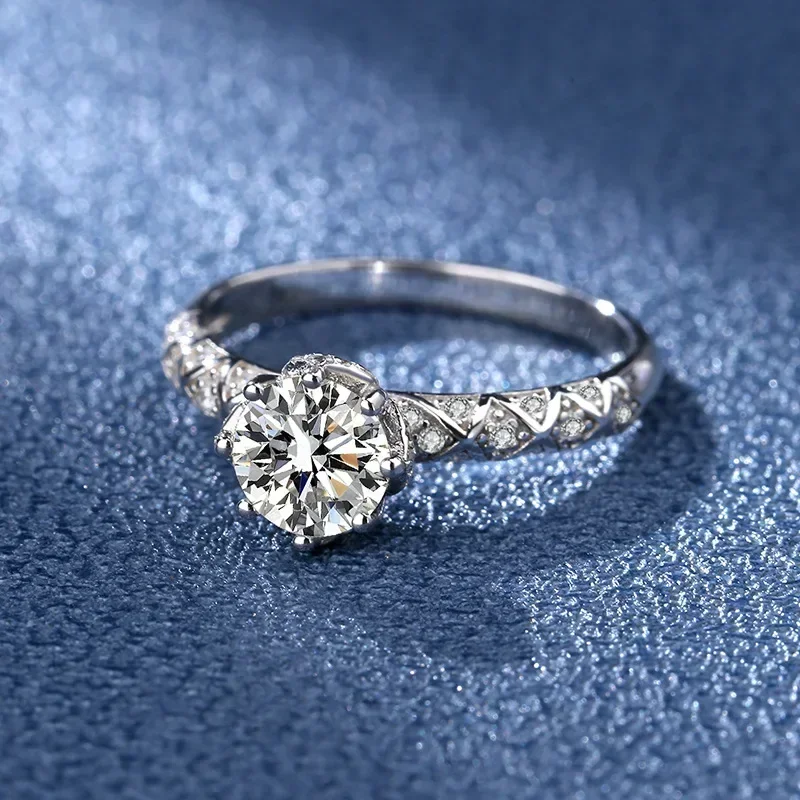 

PT950 Кольцо из белого золота с заплетанием лозы 1 карат с муассанитом, VVS1 D Цвет бриллианта Романтическое женское обручальное кольцо Дизайнерские ювелирные изделия