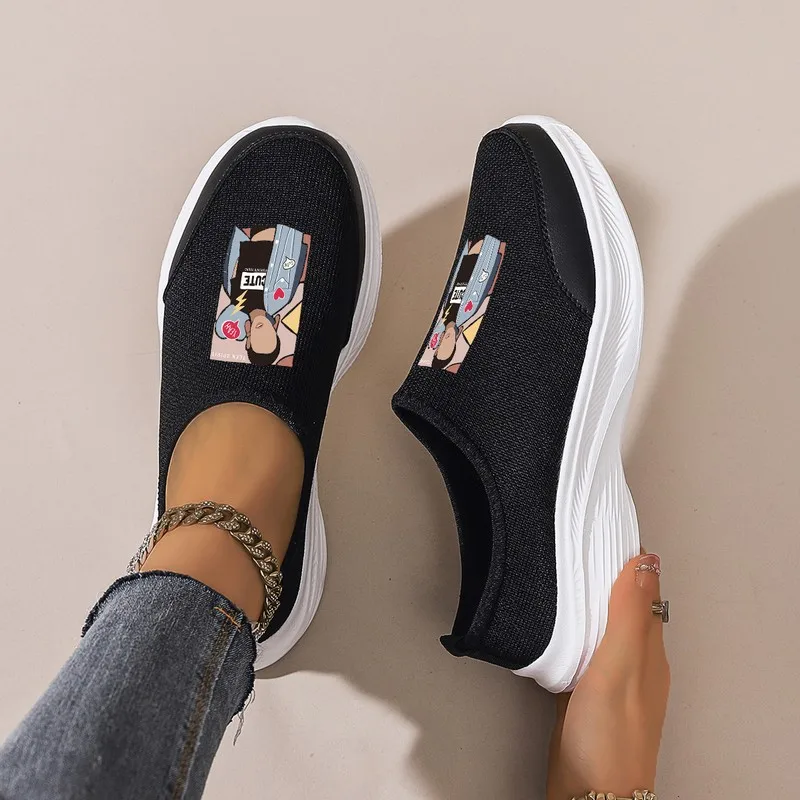 

Женские черные повседневные туфли без шнуровки на платформе: дышащая сетка с мультяшным принтом. Удобно для повседневных поездок и повседневных нарядов.