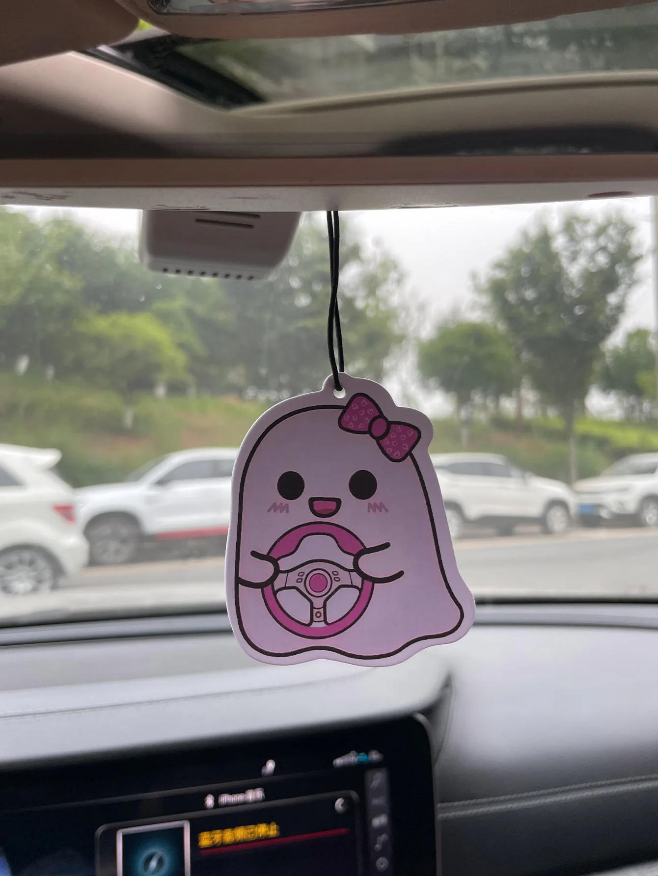 Cute/Freesia Fresh Scent Five-Star Neutral Car Perfume and Non-Toxic Air Freshener |   Natural Essential Oils and Aromatherapy Scent Tablets (Noroili/Grapefruit/Cedar) |   Hanging Type and Dual-Purpose with Vent Clip |   Long-Lasting Fragrance for 60-90 Days |   Deodorize and Purify the Air |   Suitable for Use in Cars, Homes, Wardrobes, and Bathrooms. |   Same Fragrance as the One Sold in the Store