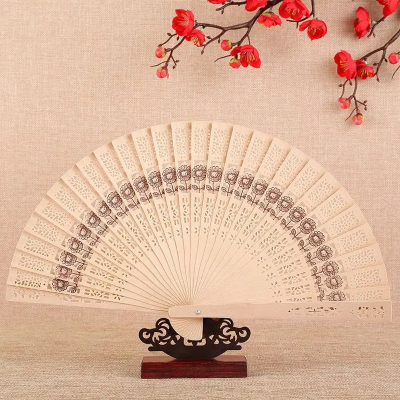 Vintage Sandelholz Faltbarer Handfächer mit Hohlblumen-Gravur Chinesischer Handfächer für Hochzeitsgeschenk Heimdekoration Foto-Requisiten – Detail 10