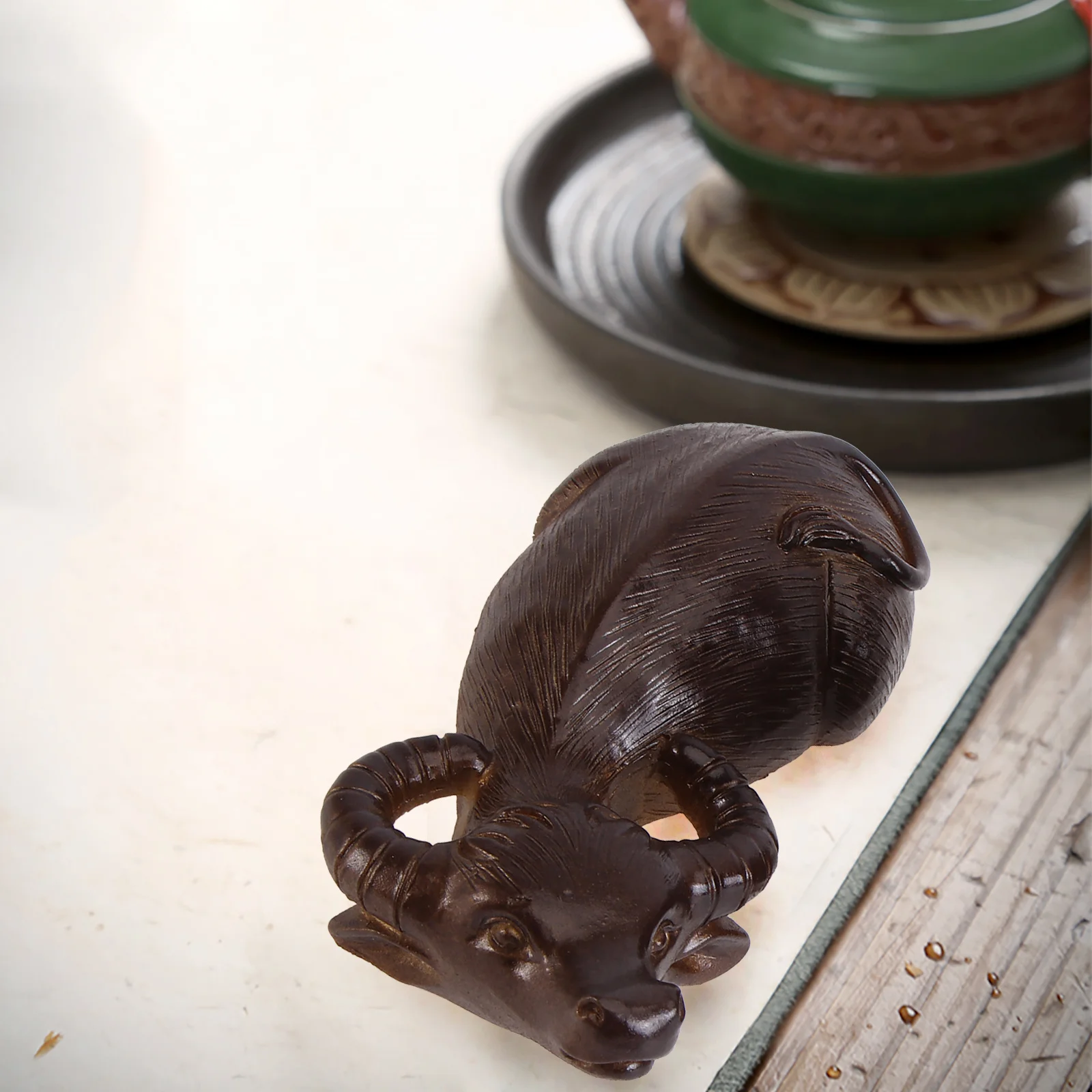 

2Pcs Color-Changing Tea Pet Buffalo Golden Pig Resin Sculpture Home Decoration Creative Tea Pet Ornament Creative Buffalo Decor