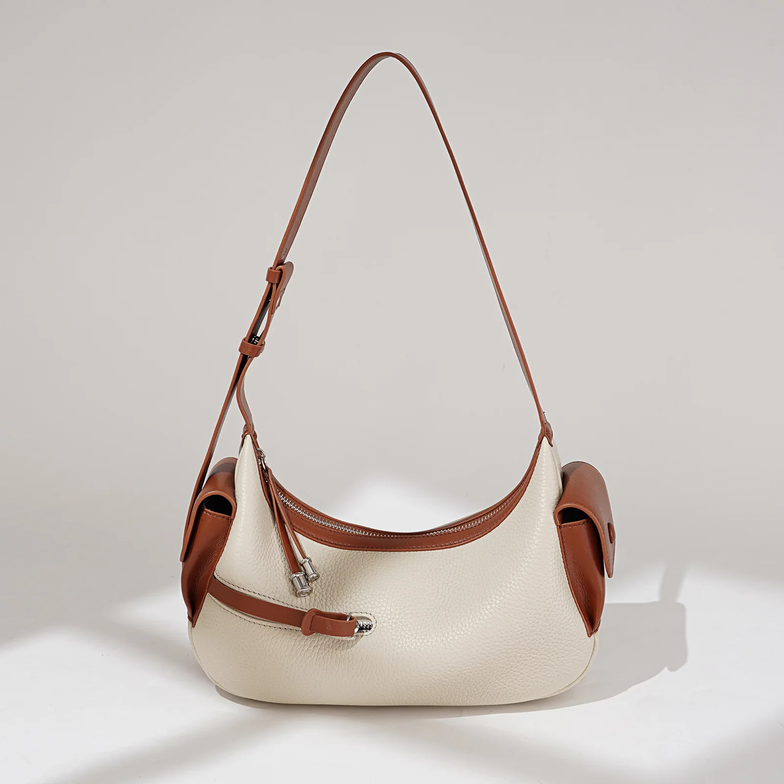 

Многофункциональная сумка для подгузников с широким отверстием для удобного доступа, из водонепроницаемого материала, отлично подходит для путешествий, поездок в парк и повседневной жизни.