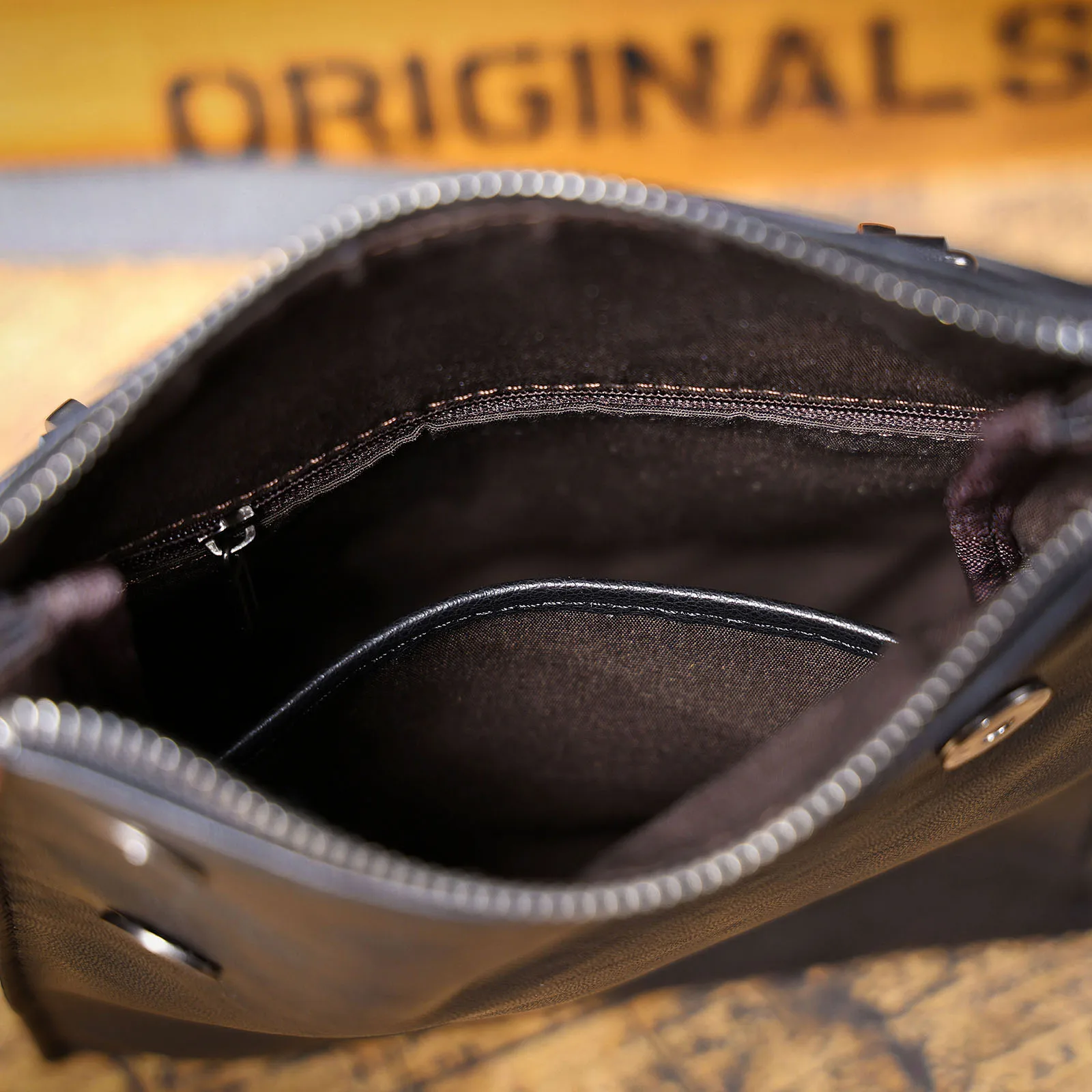 Echte Leder-Umhängetasche für Herren, Modische Brusttasche aus Rindsleder, Pflanzlich gegerbtes Leder, Unisex – Detail 15