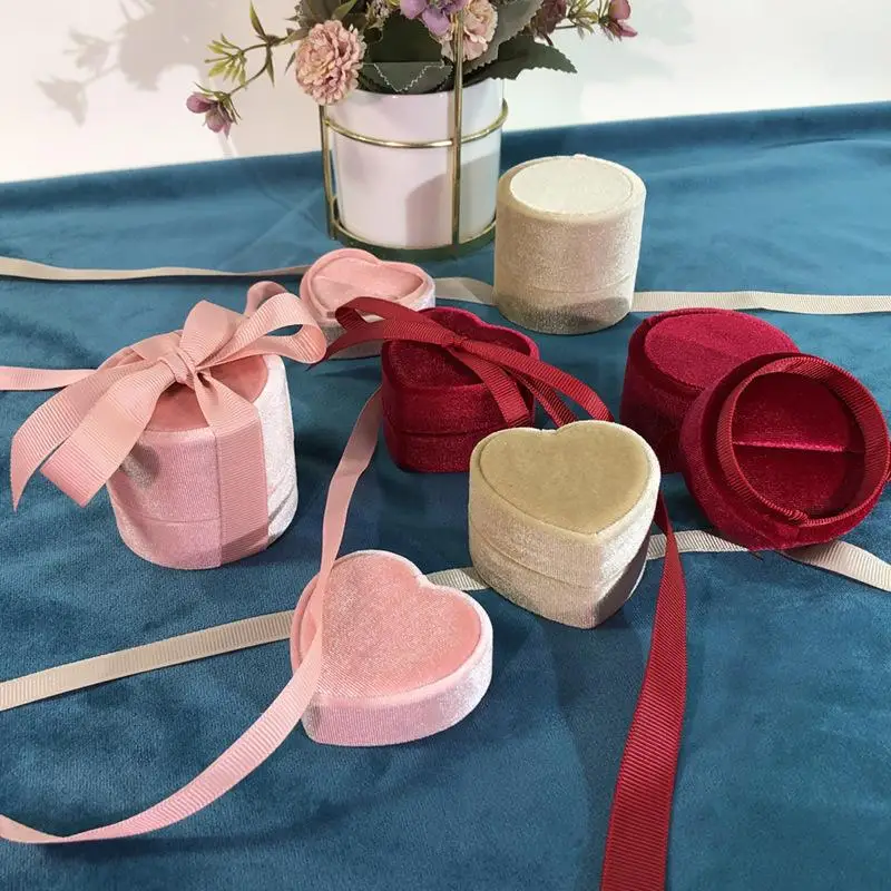 Kreative herzförmige Samt-Ringbox mit Schleife, Schmuckverpackungsbox für Heiratsanträge, Verlobungen, Hochzeiten – Detail 3