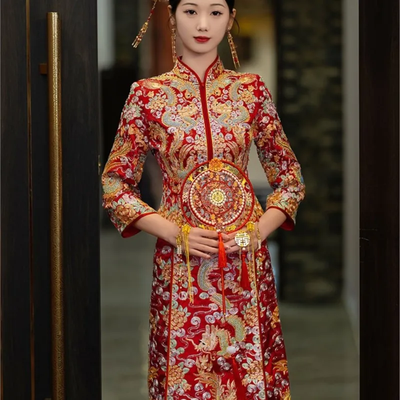 

The dragon and Phoenix is a traditional Chinese toasting dress for imperial ceremony