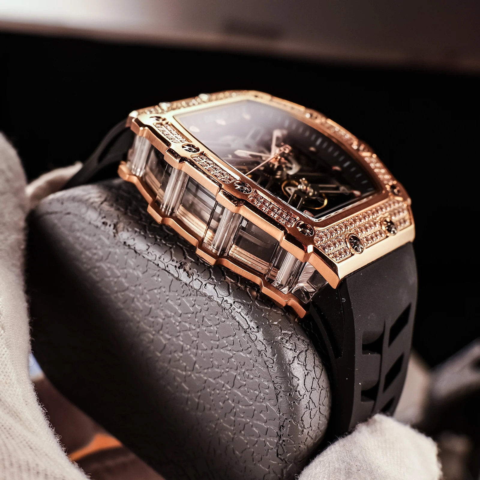 ساعة OBLVLO للرجال ميكانيكية أوتوماتيكية باللون الذهبي الوردي بتصميم هيكل عظمي مجوف مقاومة للماء ساعة رياضية مع شريط مطاطي XM-XSK