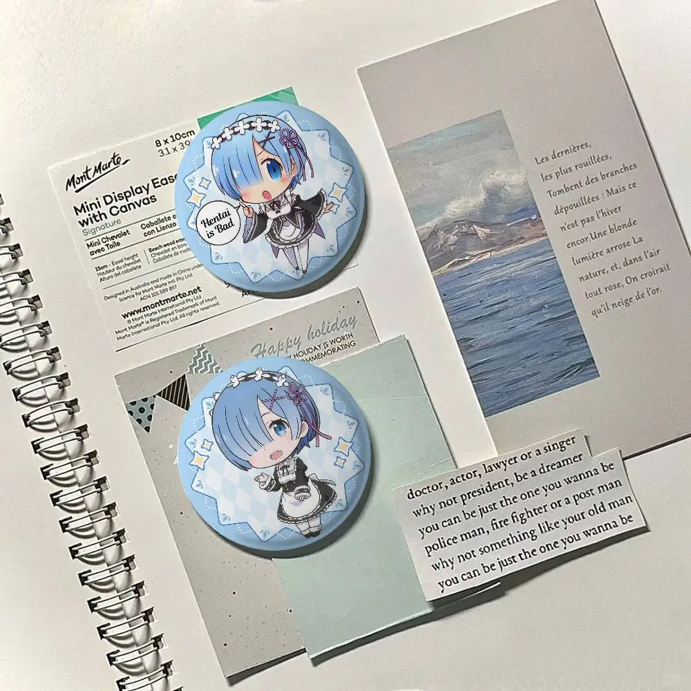 Kawaii REM انمي ياباني إعادة صفر شارات لطيفة أنيمي شارة ليزر مستديرة الكرتون بروش الملابس ظهره اكسسوارات التلبيب