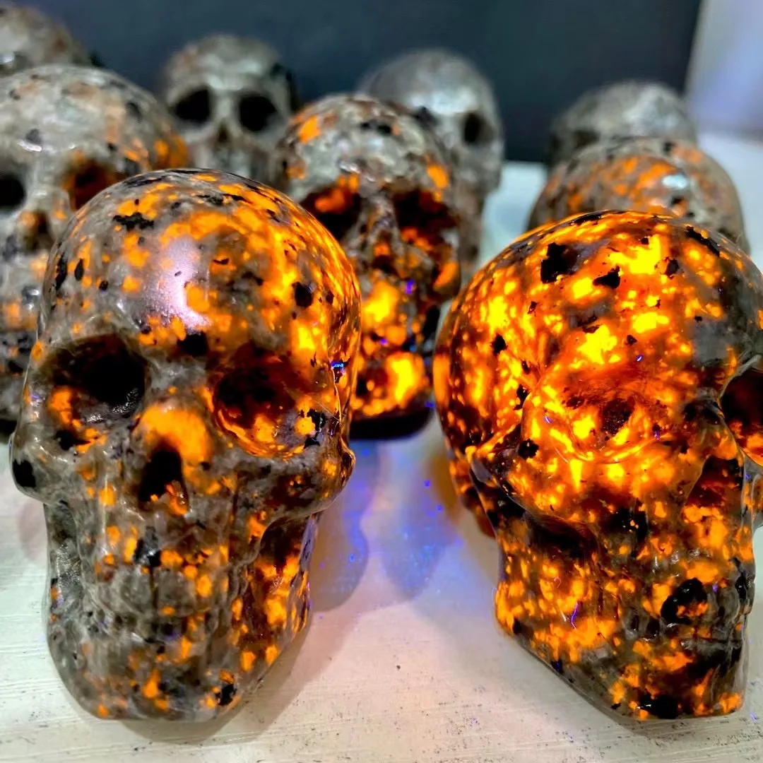 

1 Pc 60mm Natural Stone Yooperlite Skull Handmade Carved Ghost Crystal Craft Home Decor Reiki Healing Stone Halloween Gift