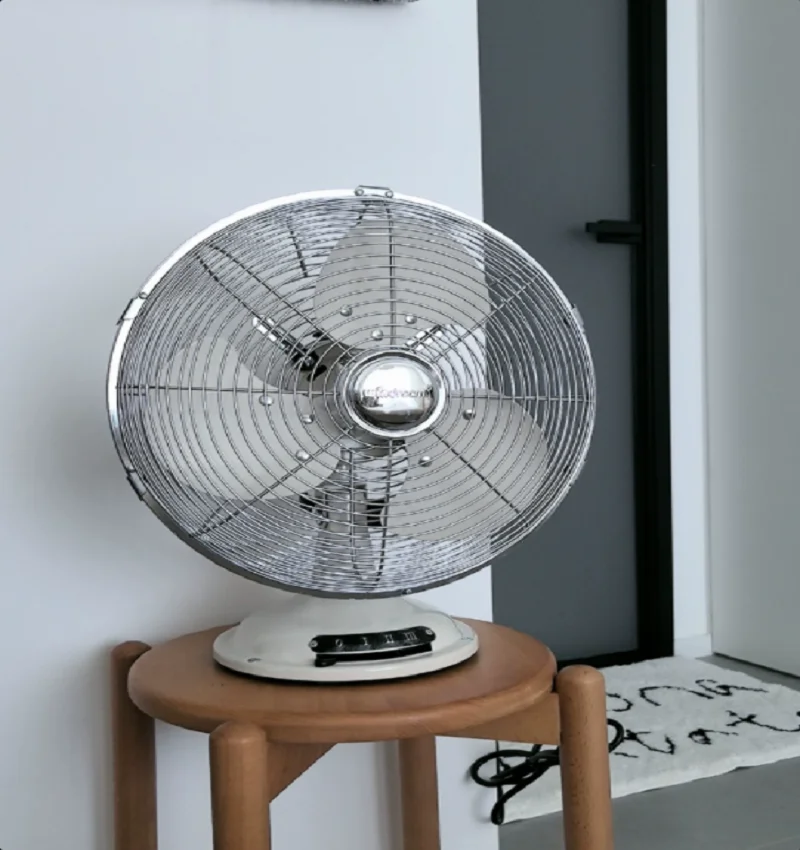 

Винтажный медный настольный вентилятор 220 В с качающейся головкой и тремя скоростями вентилятора для дома или офиса постоянного тока