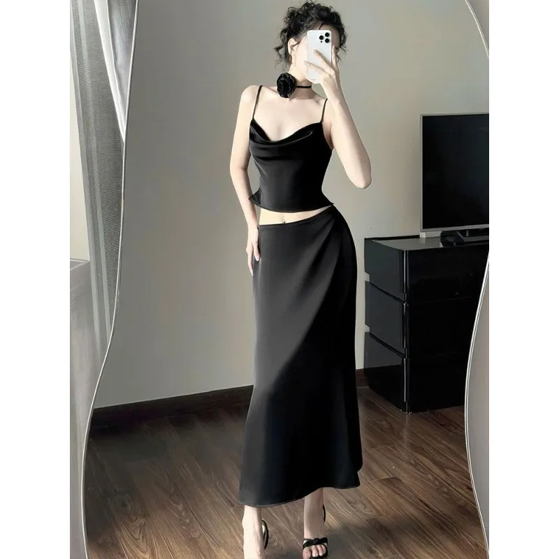 

Высококачественный и стильный комплект из двух предметов: топ-халтер и длинная юбка с акцентом на талии, черный, для делового стиля