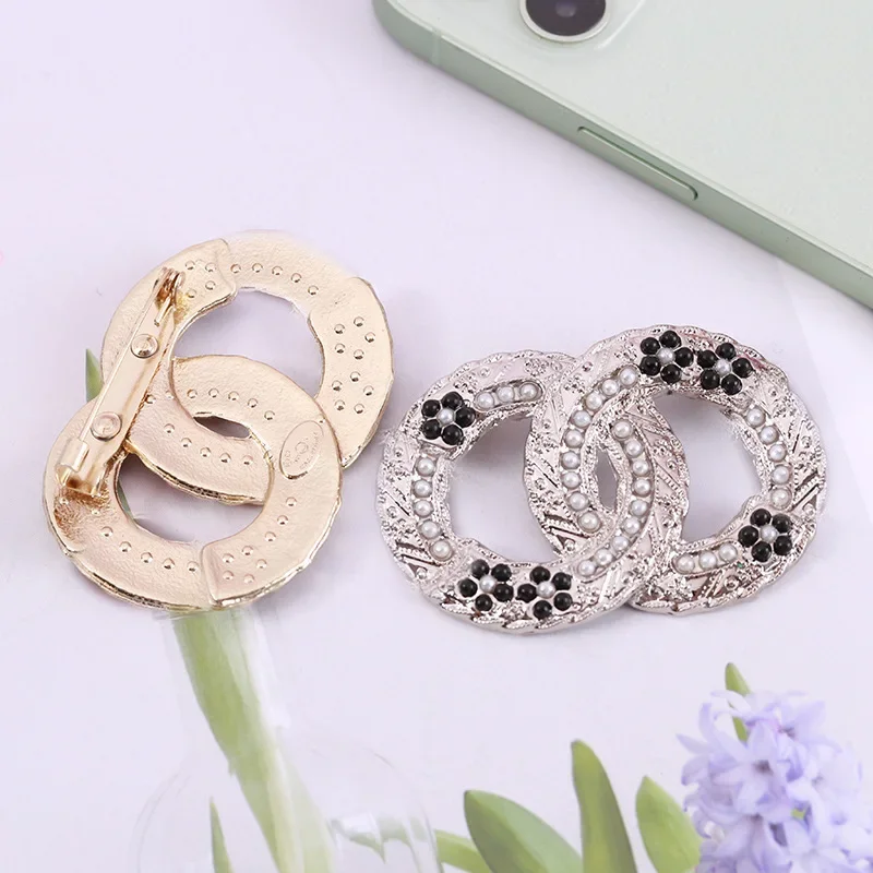 مزدوج C بروش لؤلؤة الأوروبية والأمريكية ليتل شانيل نمط البدلة سترة دبوس التبعي