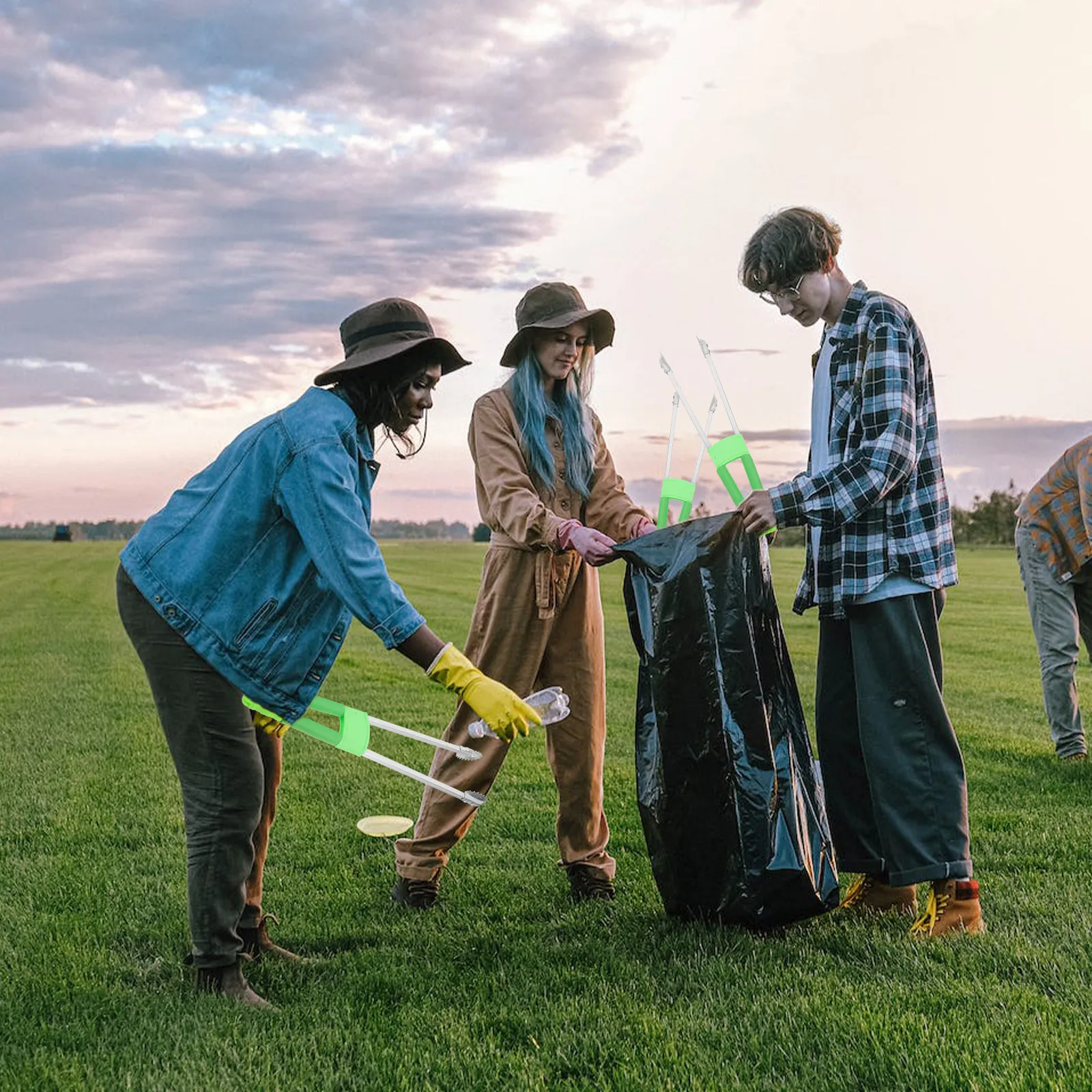 

Long Reach Trash Grabber Tool Heavy Duty Garbage Clamp Made of Premium Material Easy to Use for Household Outdoor Cleaning Hard