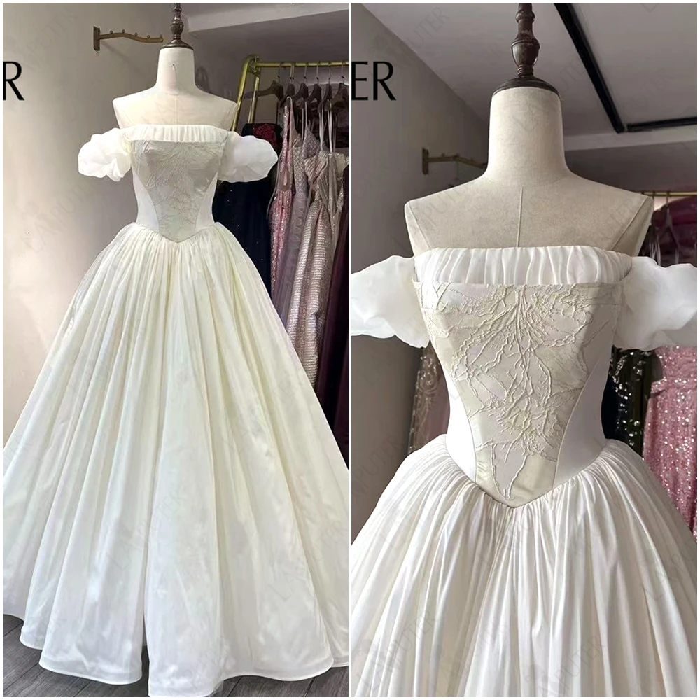 Vintage A Line Wedd…