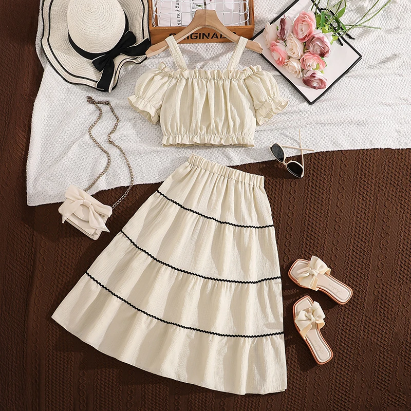 

Комплект из 2 предметов для девочек 8-12 лет: бежевый топ с открытыми плечами и рюшами, многоярусная юбка с отделкой из тесьмы, мягкая ткань для повседневных летних дней.