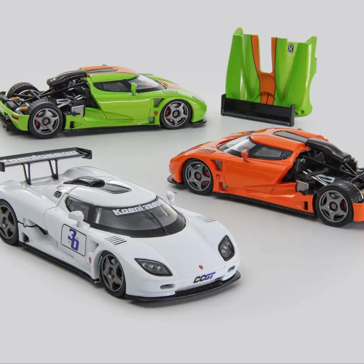 

AutobotsModel 1:64 CCGT open lid version SuperCar alloy car model