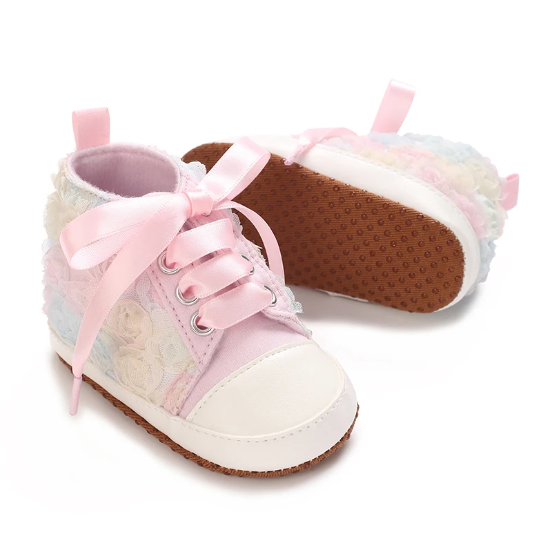 Weiche Baumwoll-Spitzenblumen Babyschuhe für Mädchen 2025 Neugeborenen-Mokassins mit Baumwollsohle Rutschfeste Krabbelschuhe für Kleinkinder