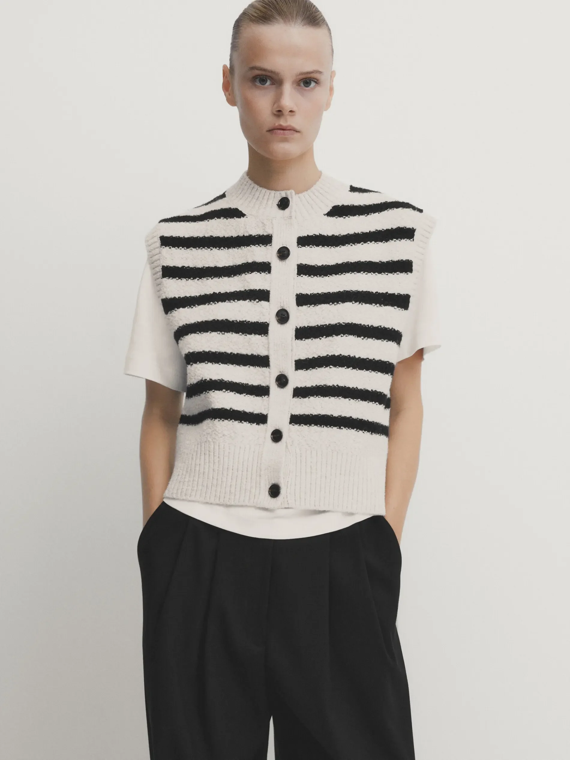 Ethereal Traf Md 2026 YAZHIMEI Autumn New Style of Women's Casual Fashion French Slouchy Black and White Striped Knit Vest