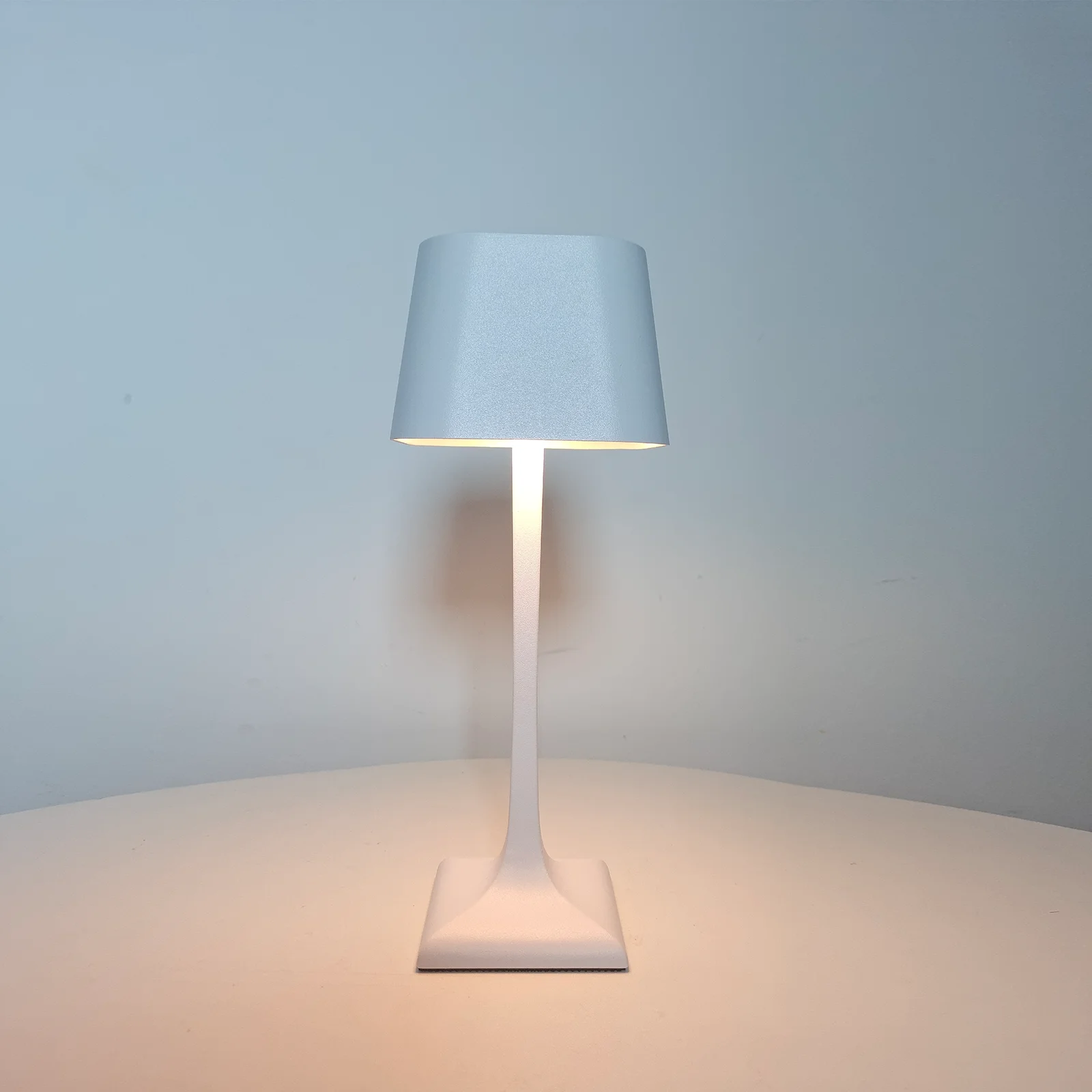 Christmas Decoration LED USB Square Table Lamp Wireless Rechargerble Table Lamp Retro Bedroom Dining Room Date Decoration