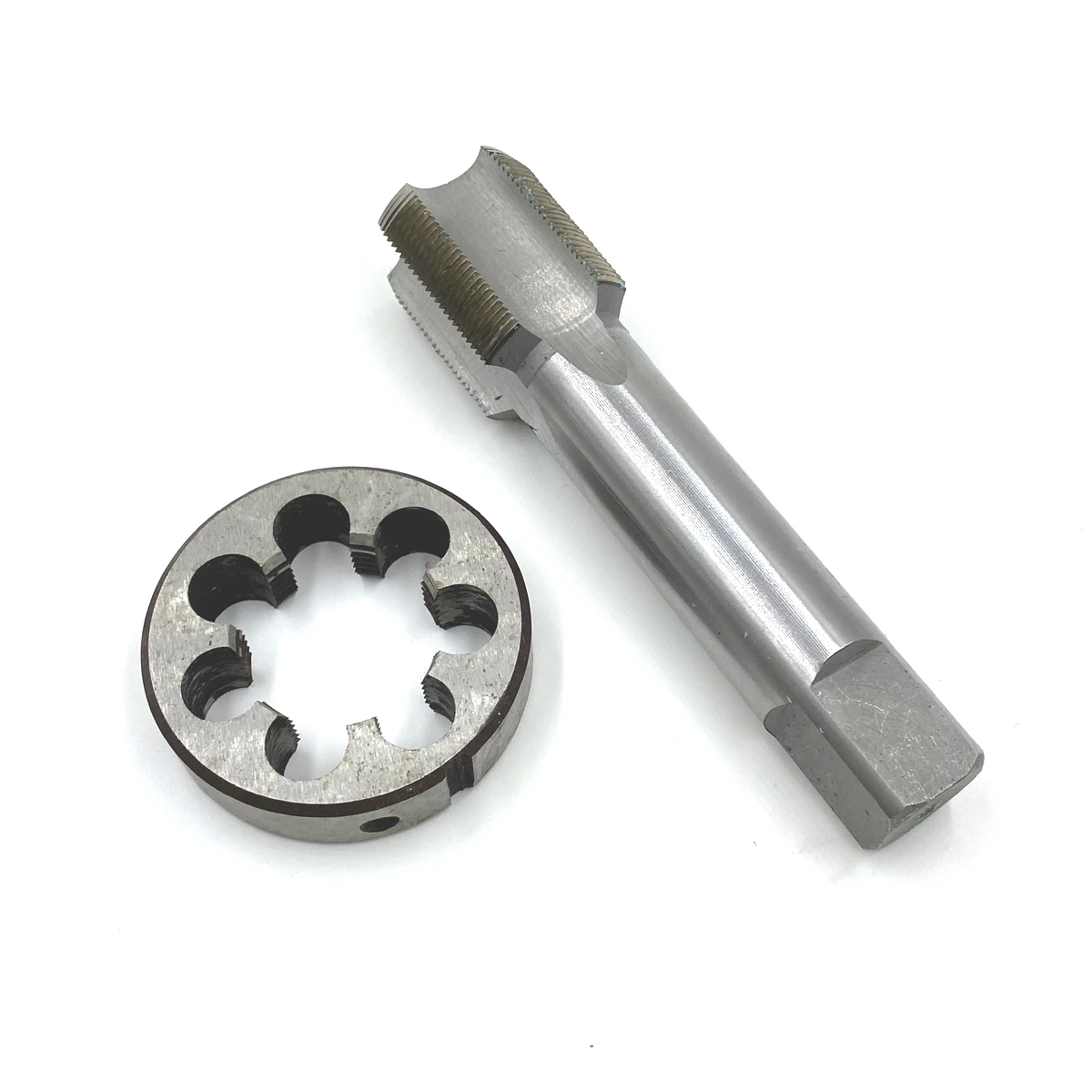 Imagem -06 - Conjunto M32 x 1.5 mm 1.5 Métrica Hss Torneira da Mão Direita & Morrer Rosqueamento para Usinagem de Ferramentas 1