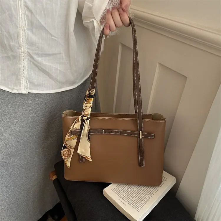Trendy Large Capacity Women's Shoulder Tote Bag 2026 New Commuter Fashion Handbag Simple Design Ideal for Office And Travel