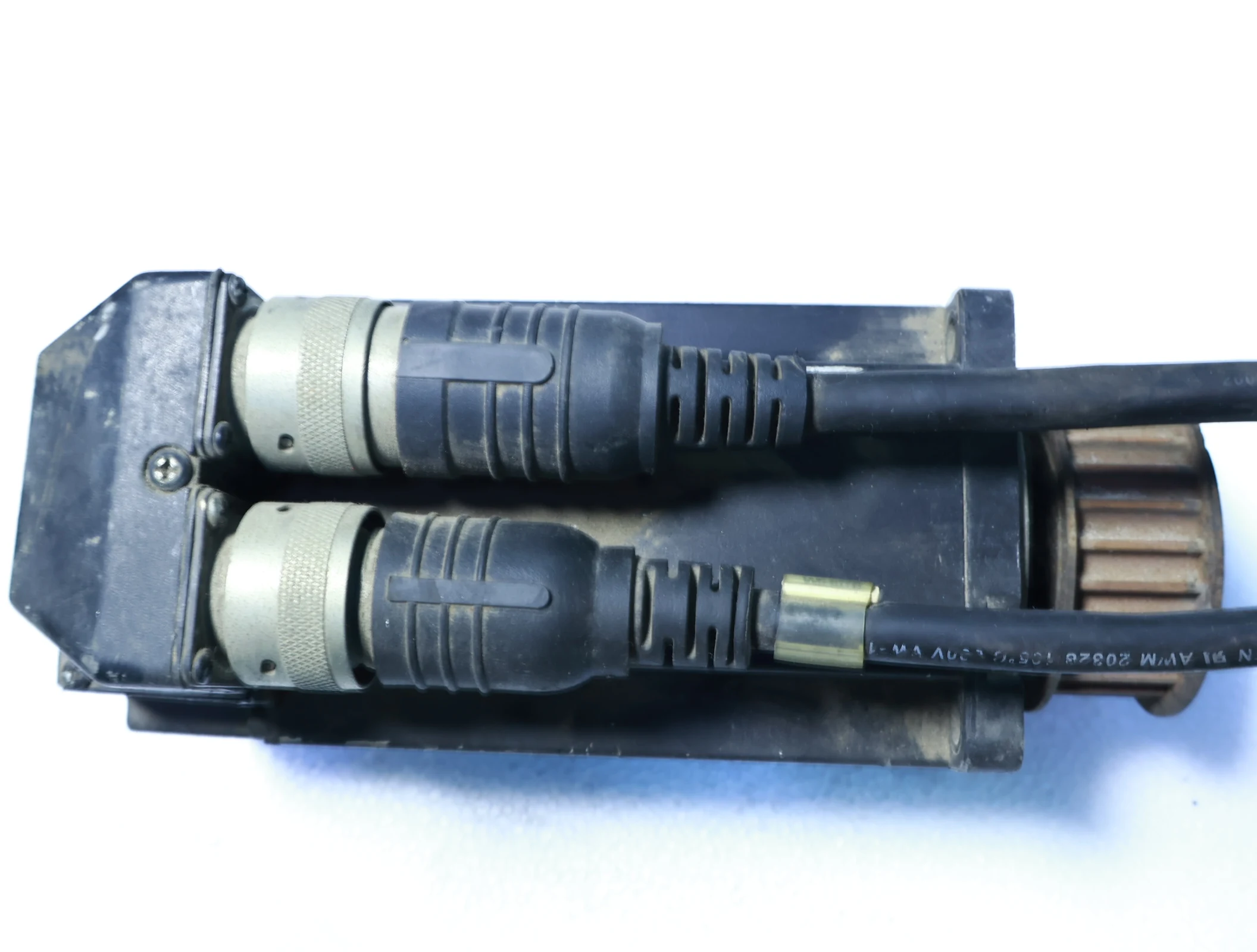 

Б/у MPL-B330P-SJ22AA для Allen Bradley MPL-B330P-SJ22AA Ser. Серводвигатель