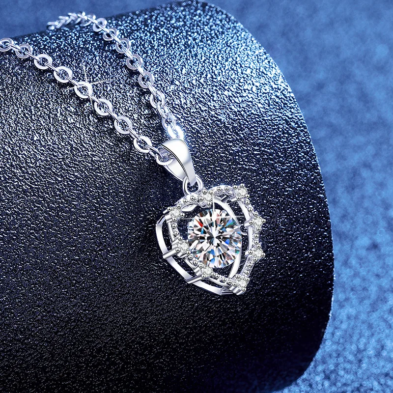LioraGem Elegant Love Moissanite Necklace for Women, 1-Carat Moissanite Beating Heart Pendant Platinum PT950 Stamp