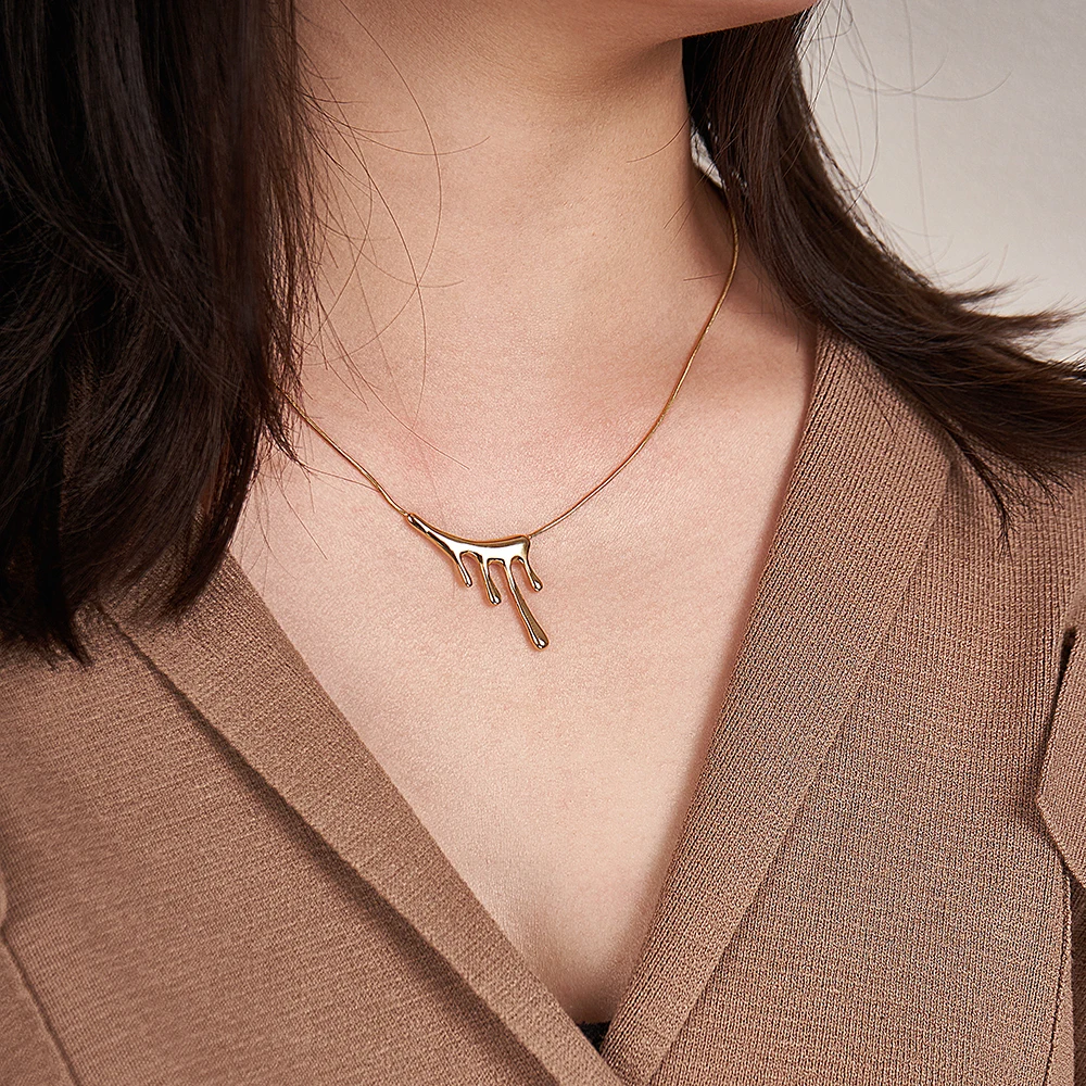 ENFASHION Pendants Blood Flow Shape Necklace For Women Gold Color Necklaces Trendy Simple Fashion Jewelry Everydaywear P233374