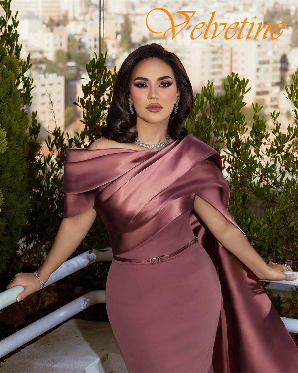 تخصيص رشيقة الساتان قارب الرقبة مساء اللباس رائعة حورية البحر فساتين حفلة موسيقية حساسة قطار الاجتياح فساتين المناسبات الخاصة