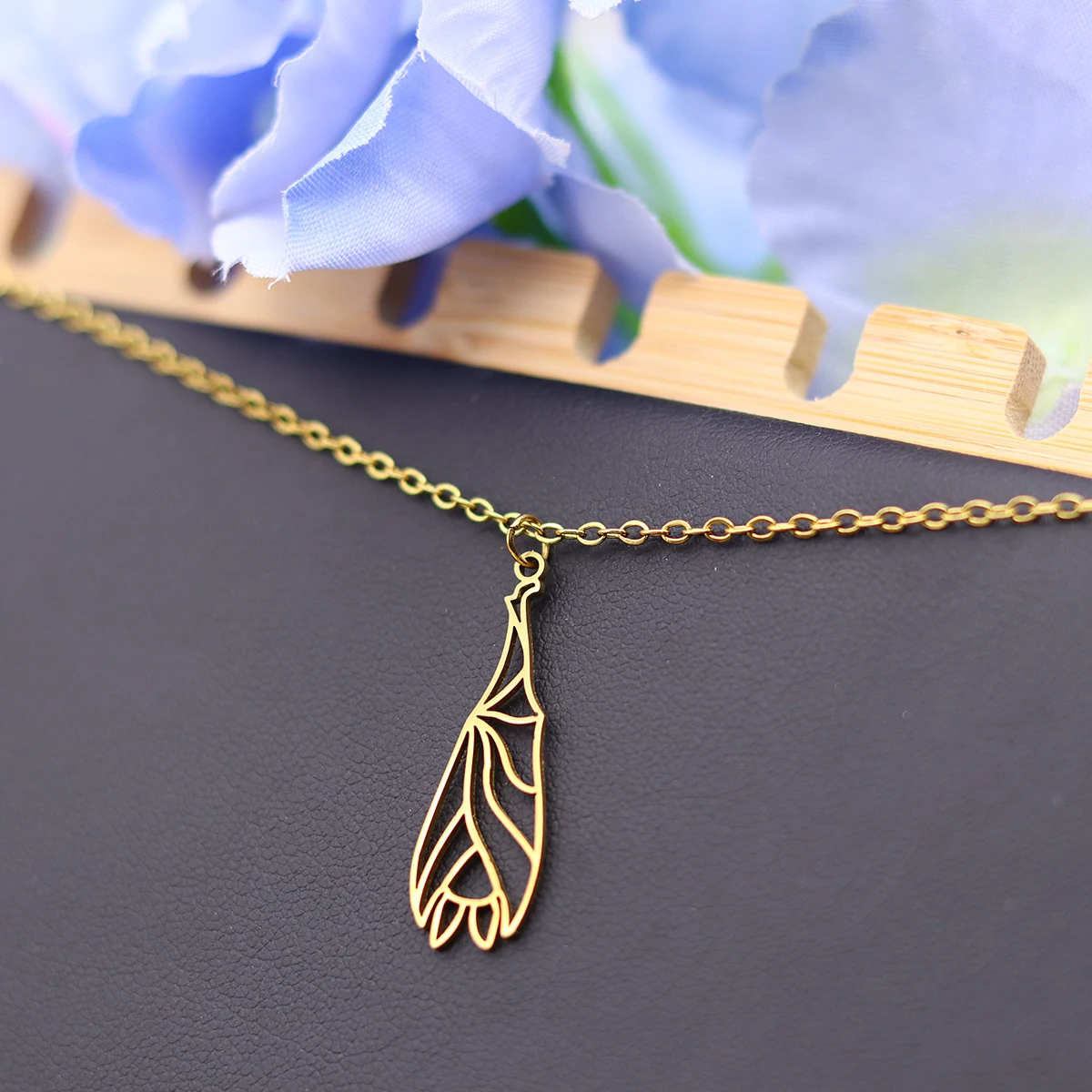 Cxwind رأسا على عقب الخفافيش الفن خط سلسلة سحر قلادة للنساء الرجال الفولاذ المقاوم للصدأ هندسية قلادة المختنق هدية حفلة الهالوين