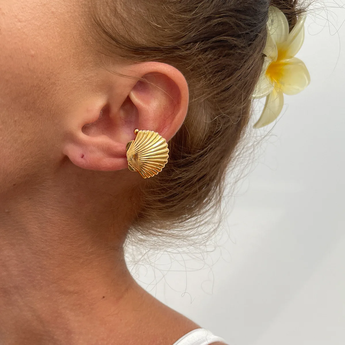 Gold Ear Cuff Set Non Pierced Earrings Starfish Shell Sun Moon Conch Ear Cuff for Women Mermaidcore Coastal Aesthetic Jewelry