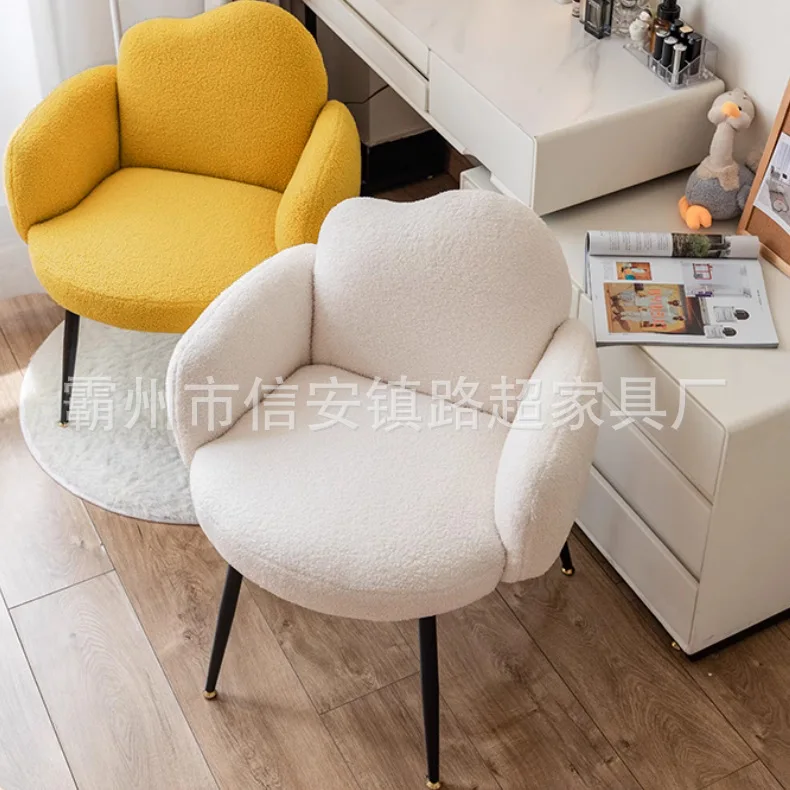 AOLIVIYA Gaming Chair Gamer Computer Chair Office Desk Chair Cream Makeup Dresser Manicure Cute Backrest Comfy Study Seat
