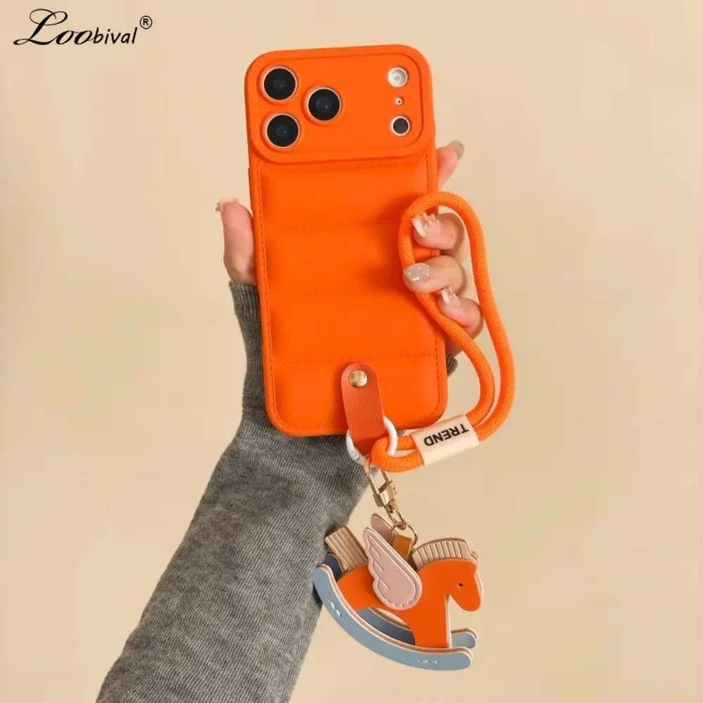 Cartoon-Pferd Daunenjacke Handgelenkband Hülle für iPhone 17 16 15 Pro Max Air 14 Plus 13 12 11 X Xr Xs Lanyard Weiche TPU-Schutzhülle