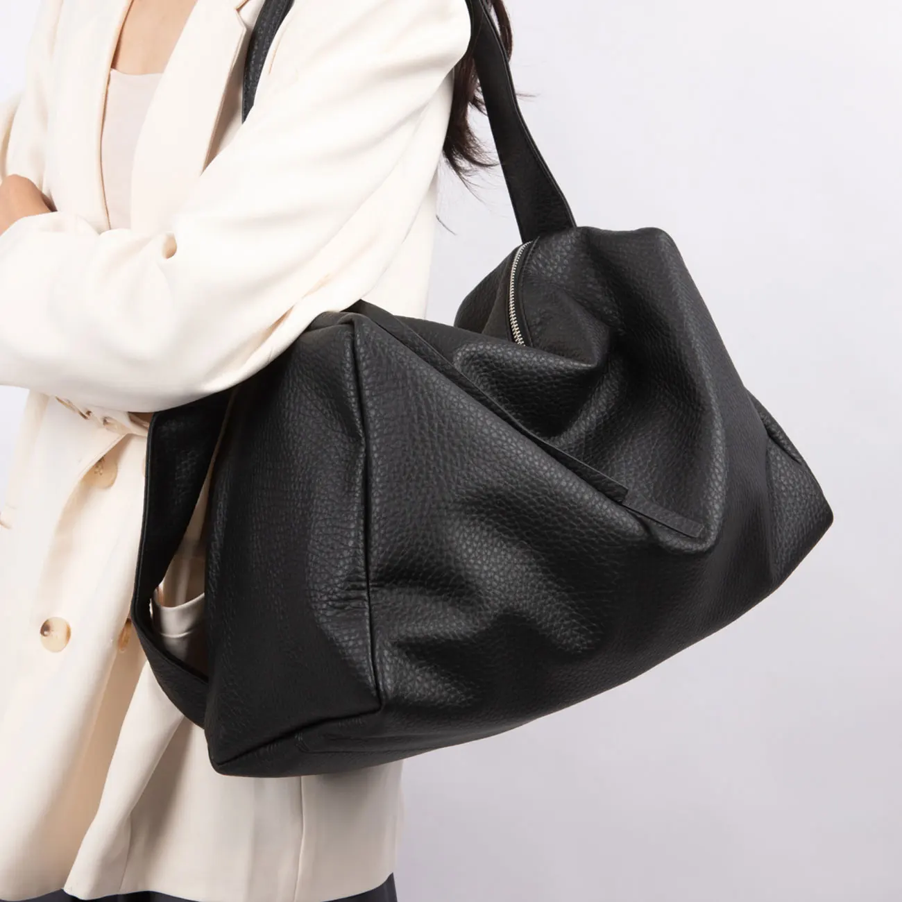 

Large Capacity Yoga Bag Unisex Single Shoulder Sports Fitness Bag Urban Minimalist Style Casual Travel Commuter Bag