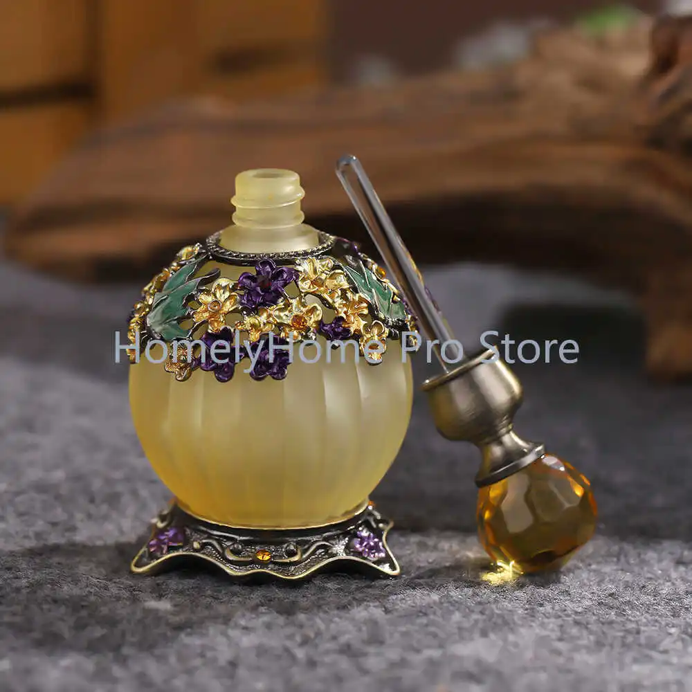 Dubai 25 Middle East idyllic retro essential oils, perfumes, flavors, embroidery colors, glass small empty bottles
