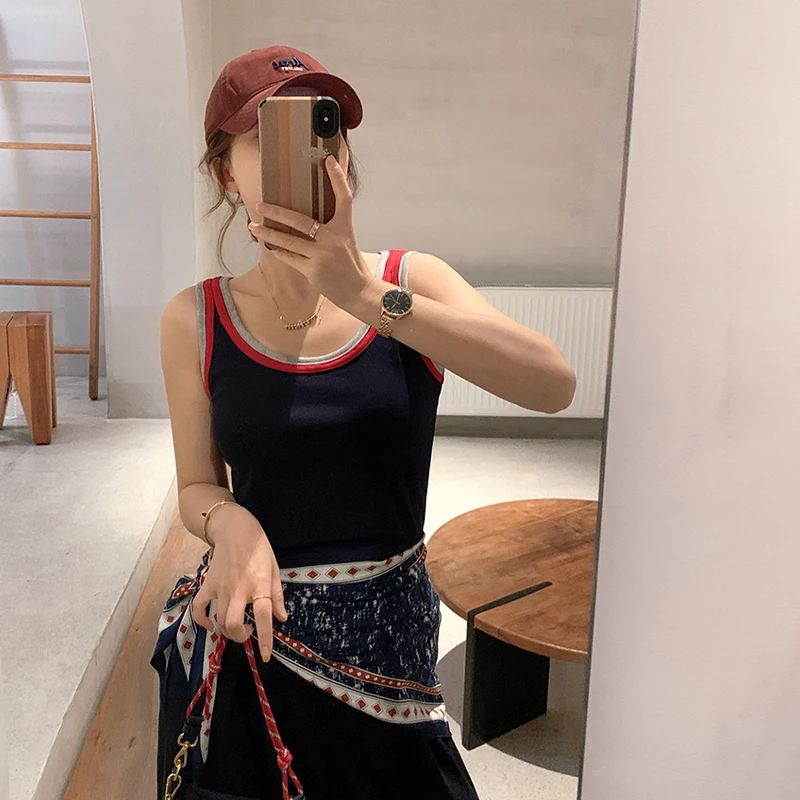 سترة نسائية قصيرة بألوان متباينة بقصة ضيقة ومتعددة الاستخدامات بدون أكمام ورقبة على شكل حرف U