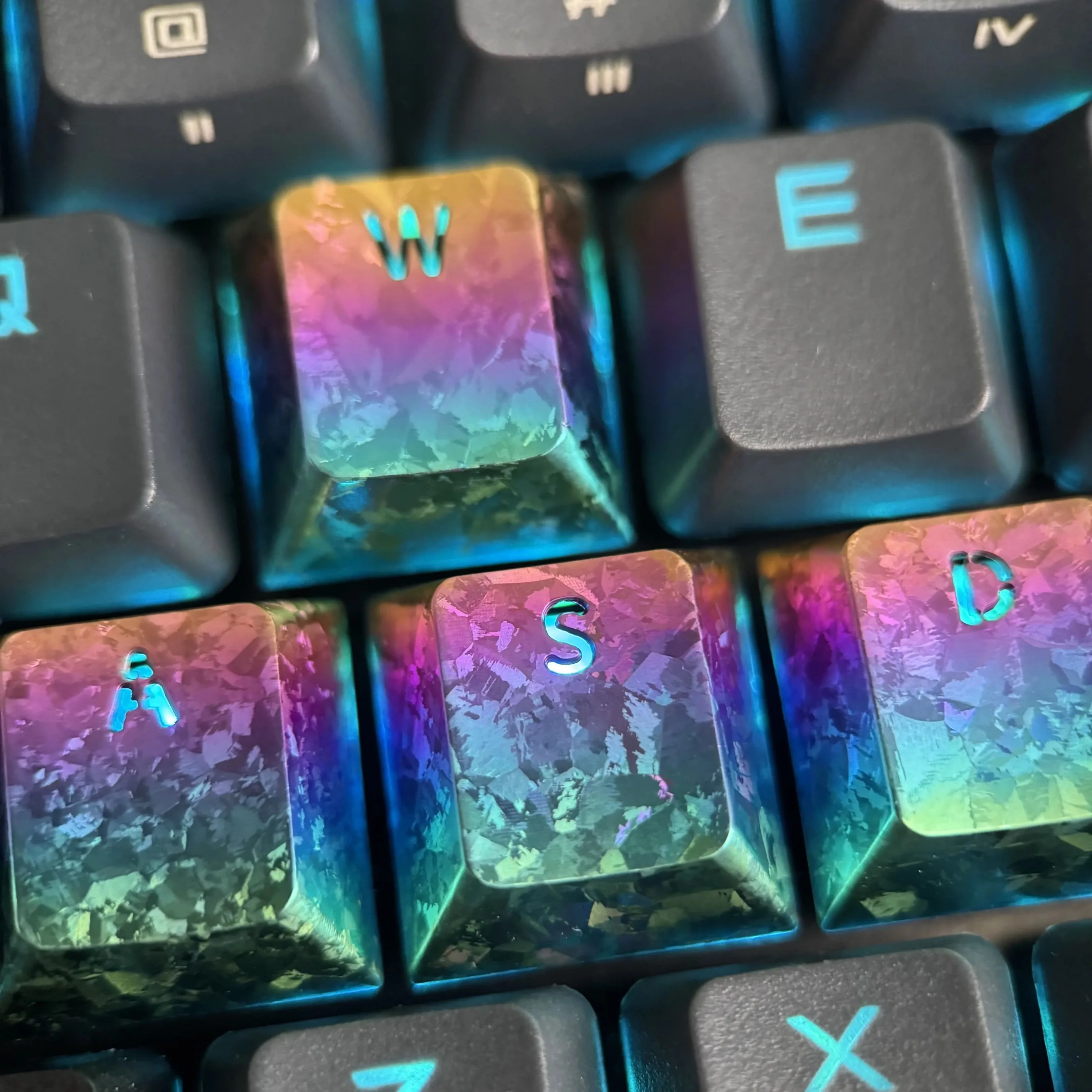 Titan-Dimension WASD-Tastenkappen, Farbige Titanlegierung-Tastenkappen, Individuelle Metall-Einzeltastenkappen mit Persönlichkeit